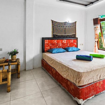 Palulu Garden Homestay Лабуан Баджо Екстериор снимка