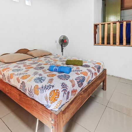 Palulu Garden Homestay Лабуан Баджо Екстериор снимка