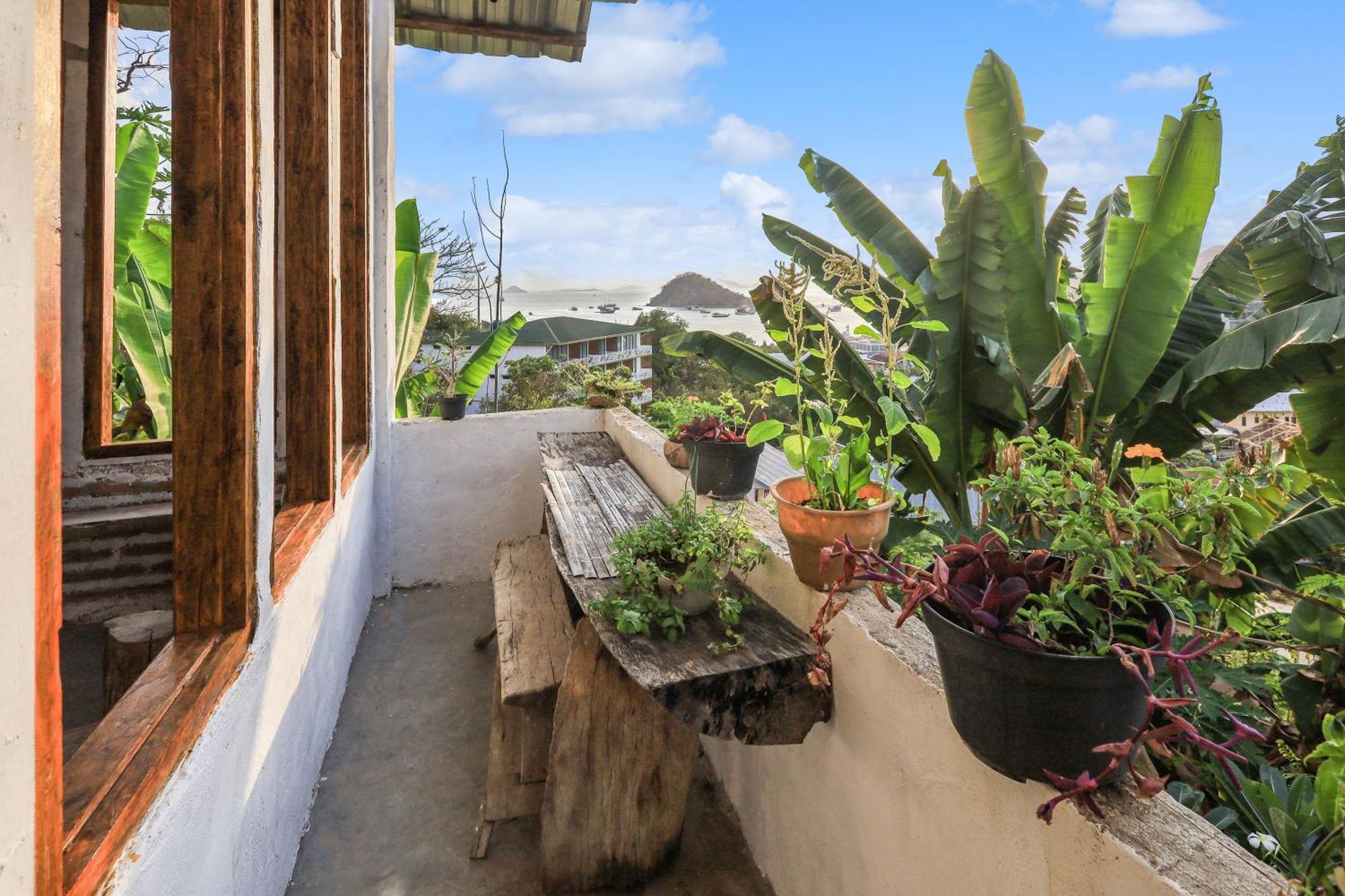 Palulu Garden Homestay Лабуан Баджо Екстериор снимка